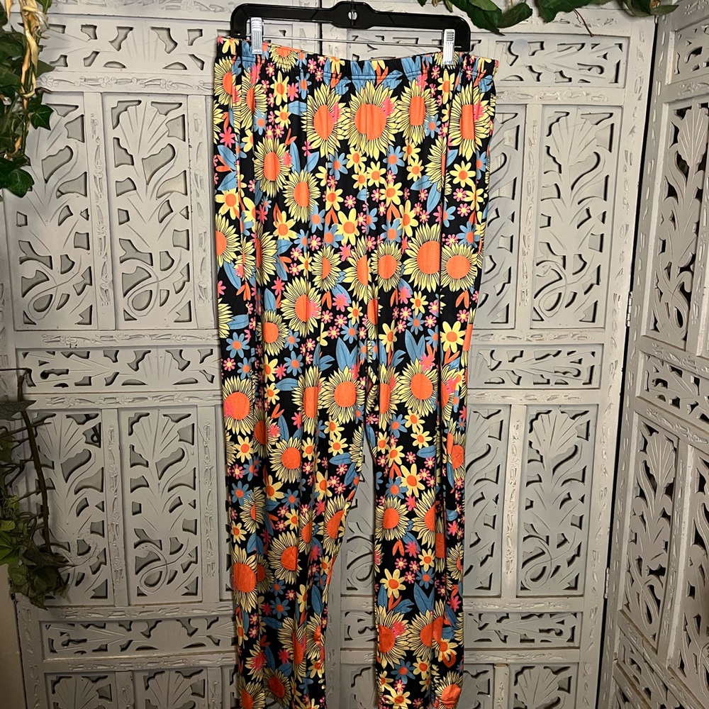 SUNNY SUNSHINE LARGE DAISIES WITH SMALL MULTICOLOR FLOWERS LEGGINGS PANTS